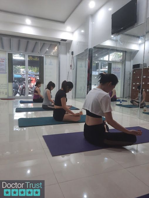 Linh Nguyễn yoga Cẩm Lệ Đà Nẵng